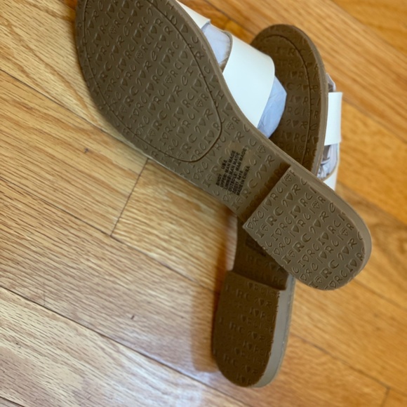 NIB Women's Rock & Candy White Patent Bindy Sandal in Size 6 - Picture 2 of 2